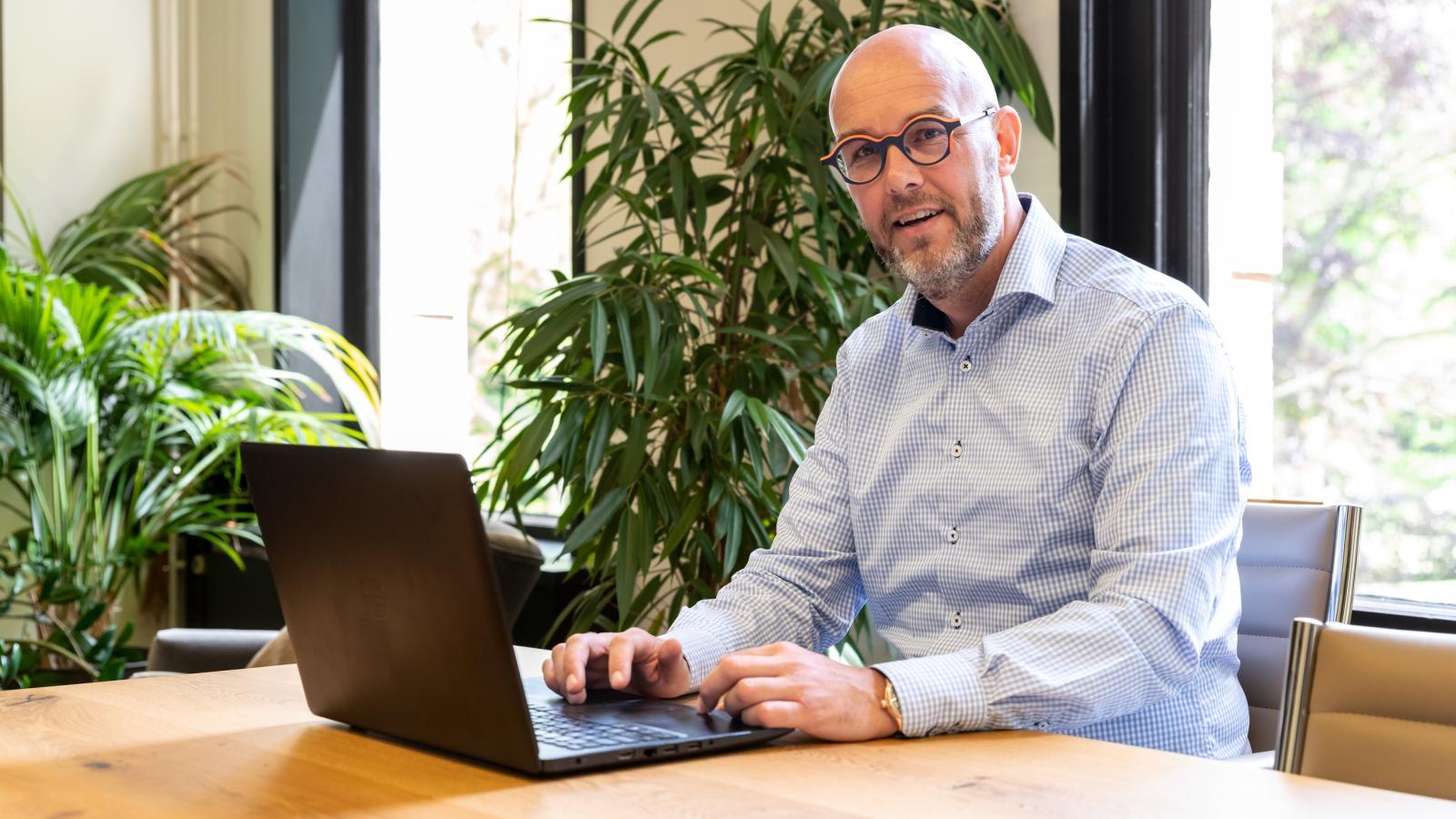 robert-lodiers-achter-laptop-2022