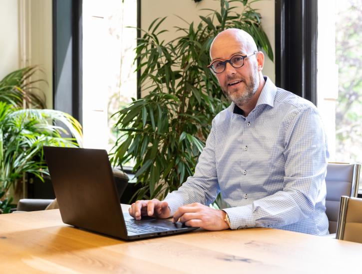 robert-lodiers-achter-laptop-2022